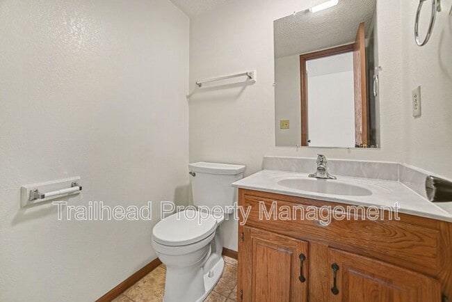 Building Photo - 410 NW Nottingham Ln