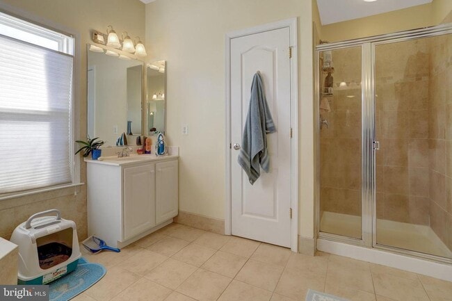 Building Photo - 5257 Bessley Pl