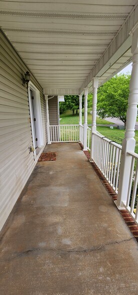 Building Photo - 1714 Bend View Ln