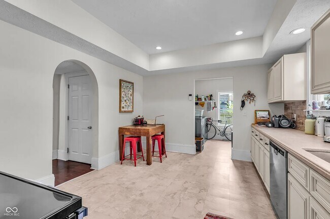 Building Photo - 2508 Carrollton Ave