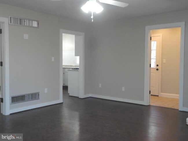 Building Photo - 814 Rustic Ln