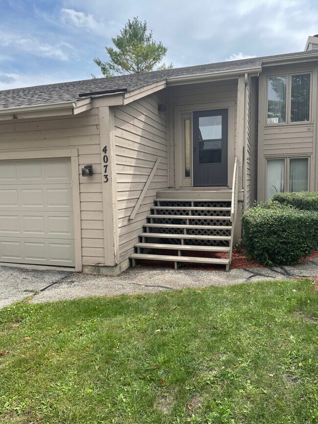 Outside Entrance - 4073 Applewood Ln
