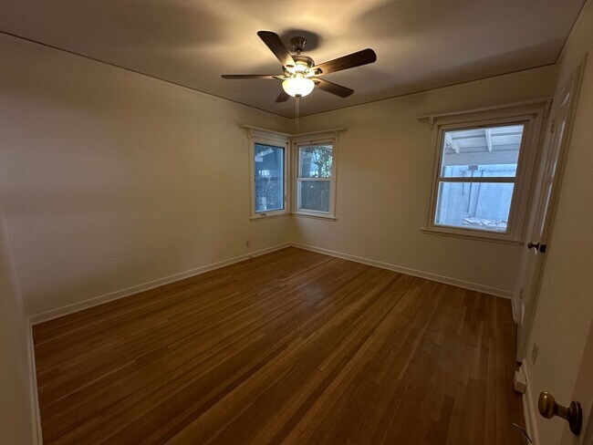 Building Photo - 3 Bed, 2 Bath Home in Lake Balboa