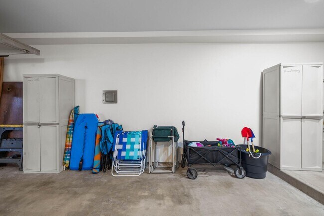 Building Photo - 733 Seacoast Dr