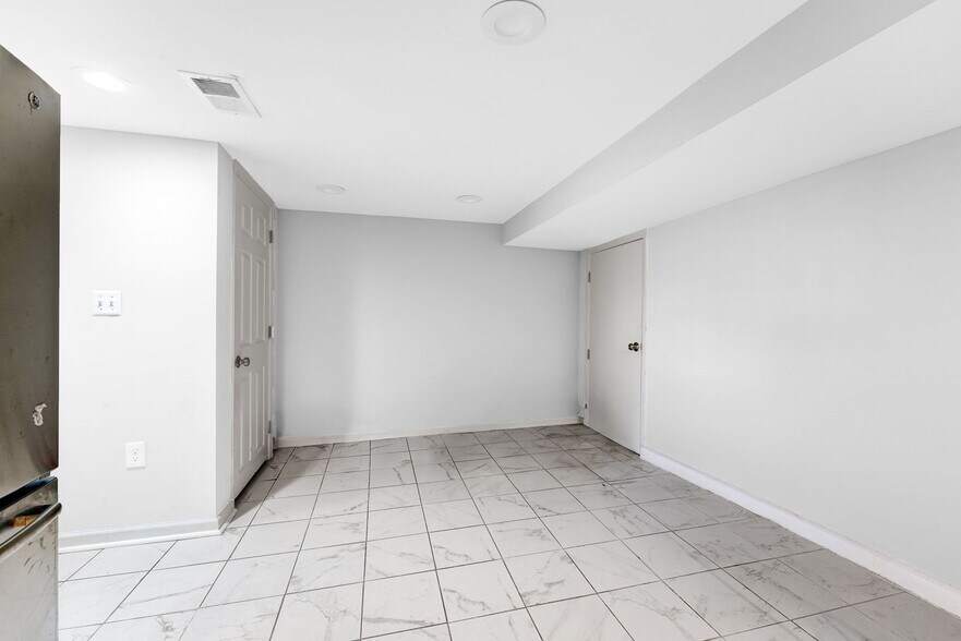 Building Photo - 715 N George Mason Dr