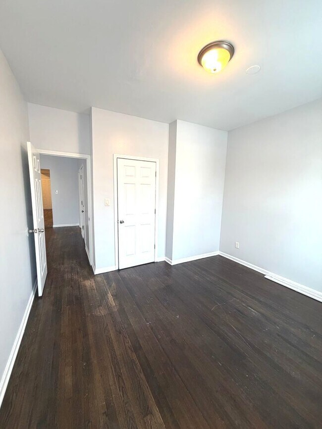 Building Photo - 7224 S St Lawrence Ave