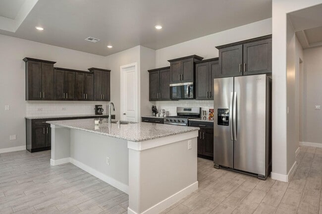 Building Photo - 3865 Jericho St