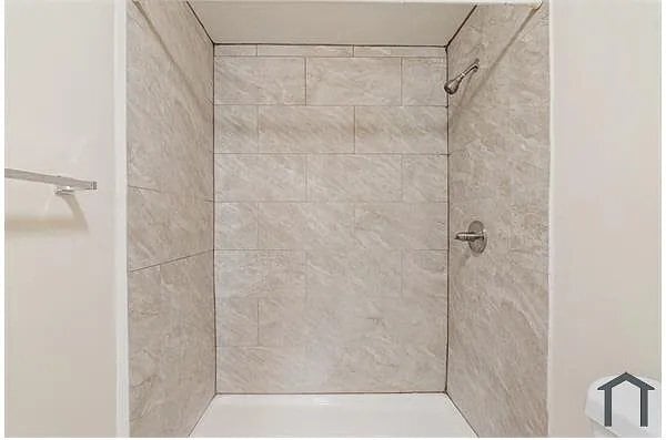 Building Photo - 317 E North Ave