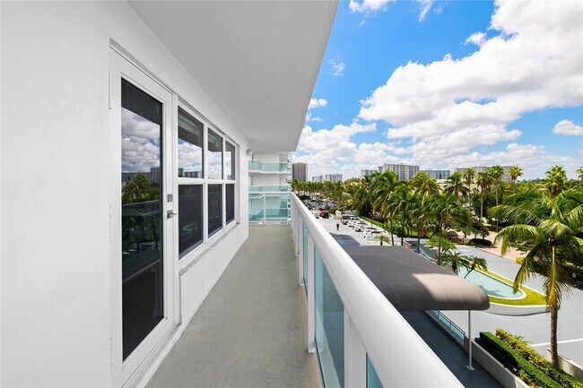Building Photo - 3900 Galt Ocean Dr