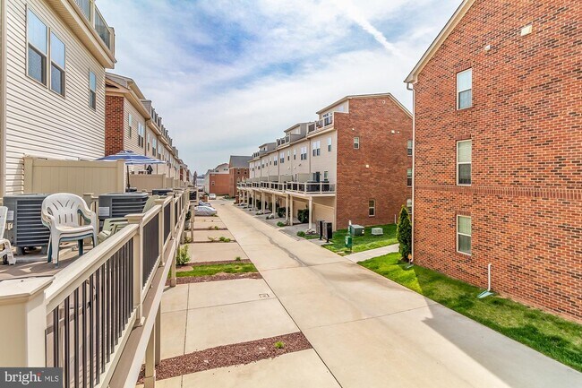 Building Photo - 812 Oldham St
