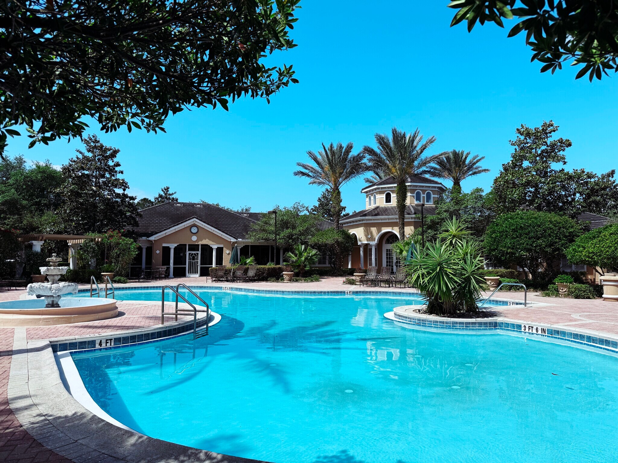 Clubhouse / Pool - 10075 Gate Pky N