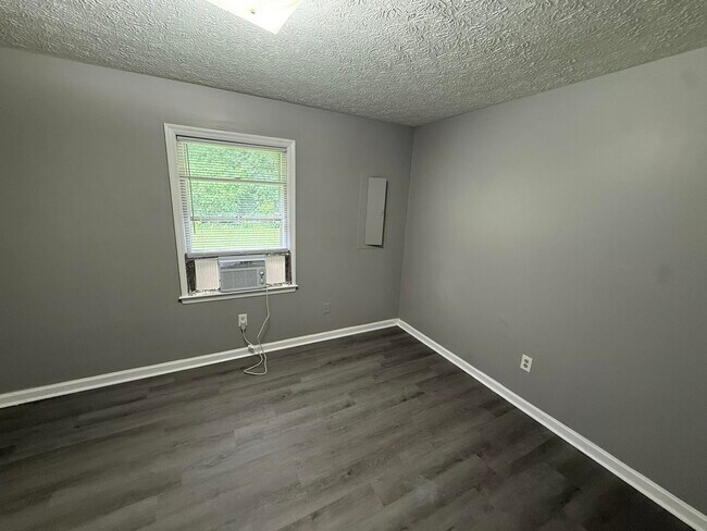 Building Photo - 327 Garden Park Dr