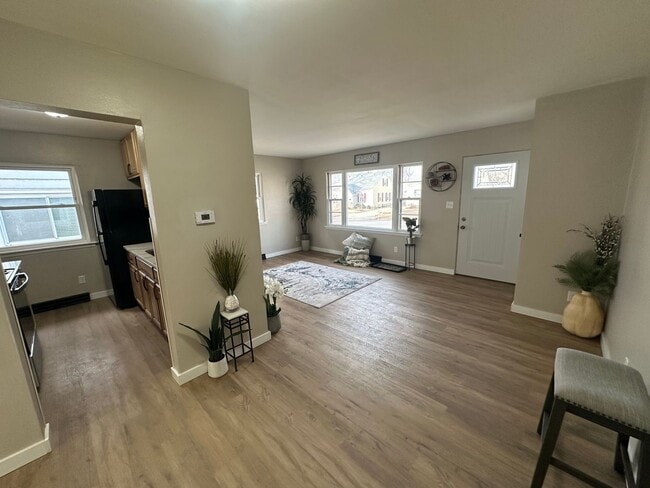 Building Photo - 1126-1128 Byron Ave.