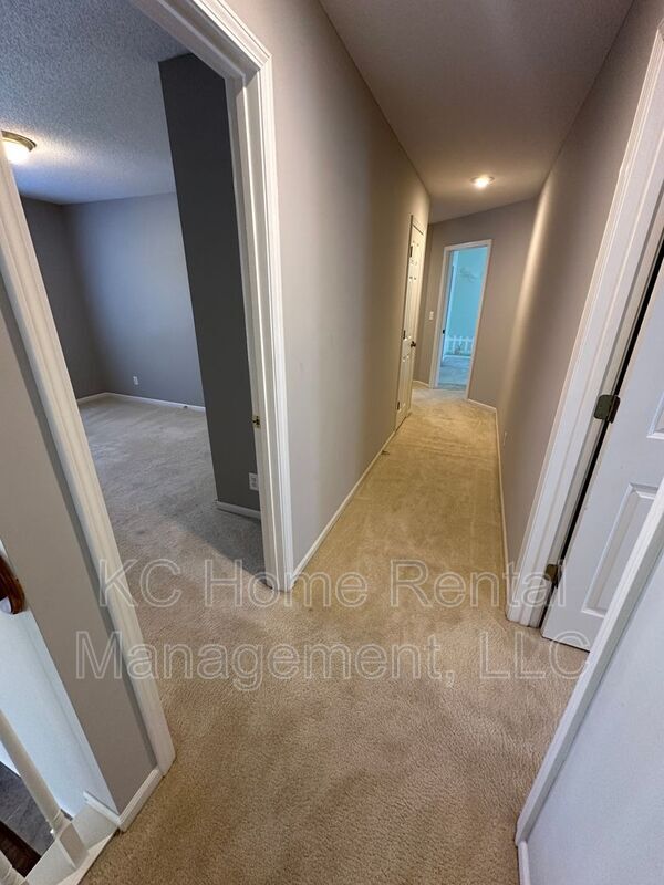 Building Photo - 5605 W 153rd Terrace