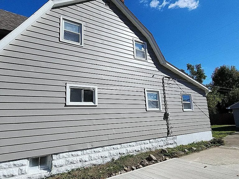 Building Photo - 2522 E 33rd St