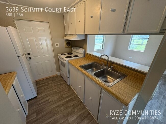 Building Photo - 3639 Schmitt Ct E