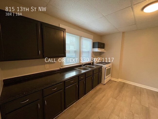 Building Photo - Large two bedroom one bathroom duplex for ...