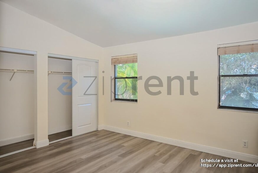 Building Photo - 9761 Riverside Dr