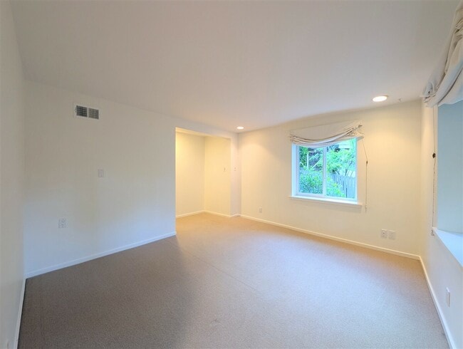 Building Photo - 10 Idalia Ct