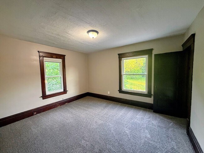 Building Photo - 836 Stadelman Ave