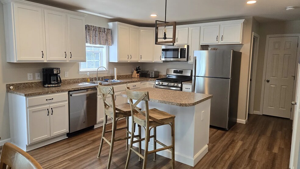 Spacious kitchen with seating at island. - 17 Ryswick St
