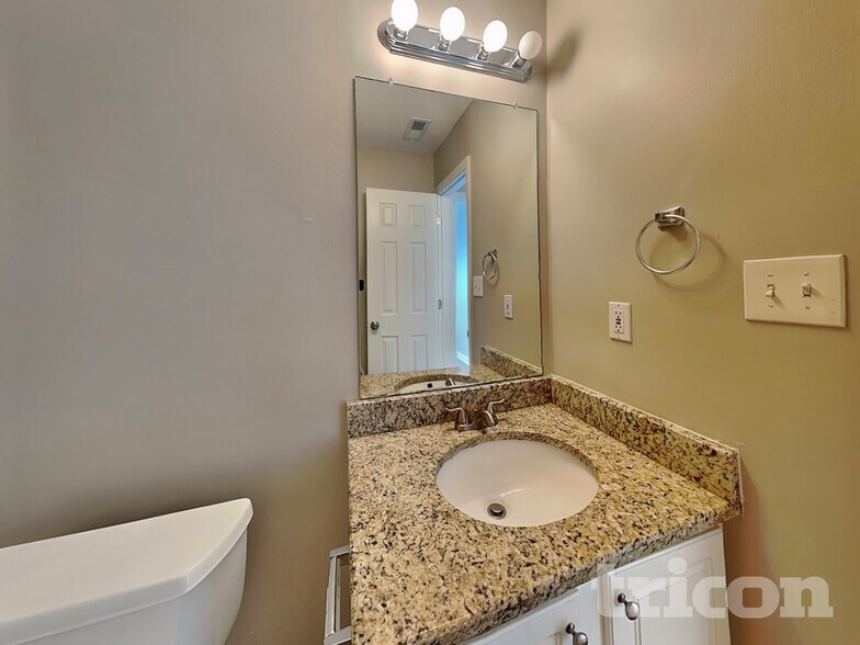 Building Photo - 207 Crystal Ct