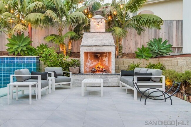 Building Photo - 738 Castro St