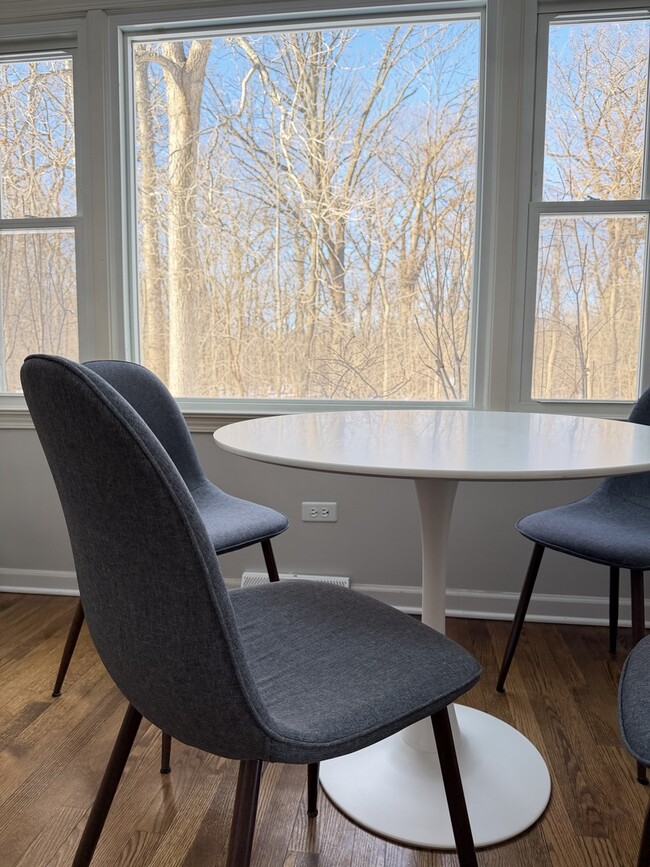 Building Photo - 145 Pine Tree Ln