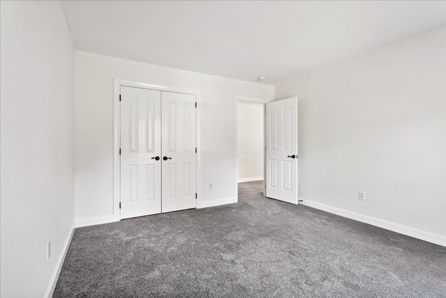 Building Photo - Kingsmill Gem