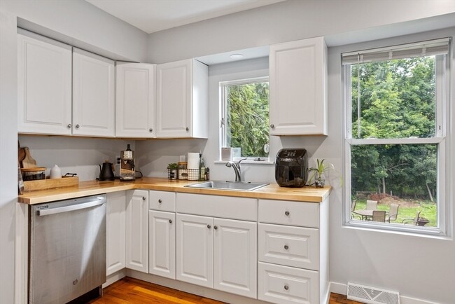 Building Photo - 13 Prospect St