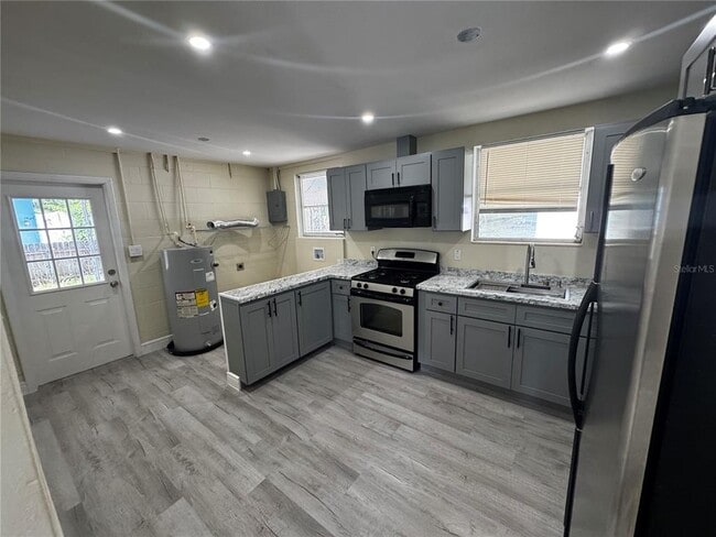 Building Photo - 1610 Crest Ave