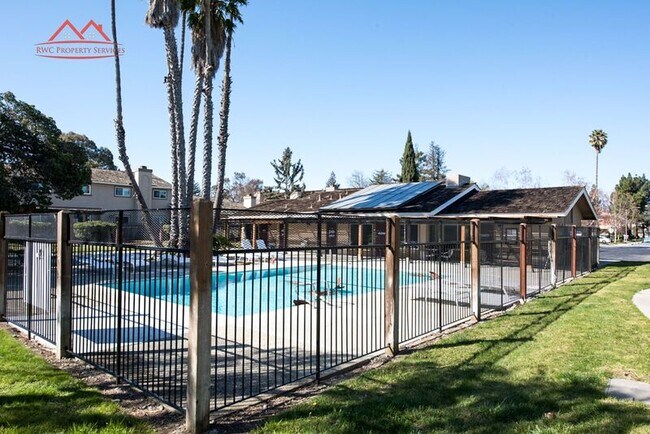 Building Photo - 1355 Sage Hen Way