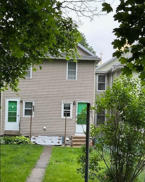 Building Photo - 454 Fern St
