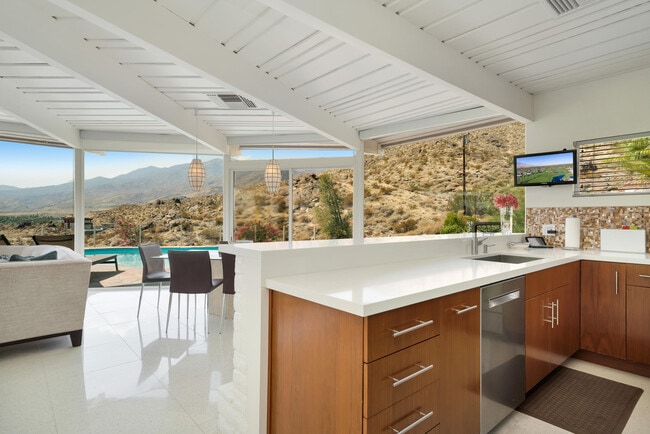 Building Photo - 17 Cahuilla Hills Dr