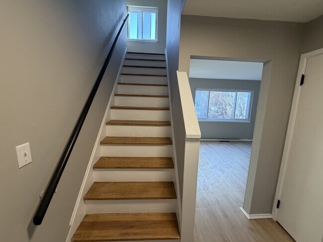 Building Photo - 4300 E 175th St