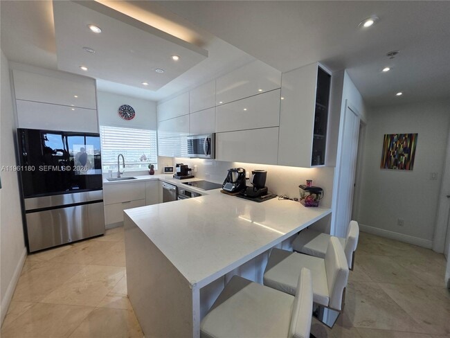 Building Photo - 601 NE 36th St