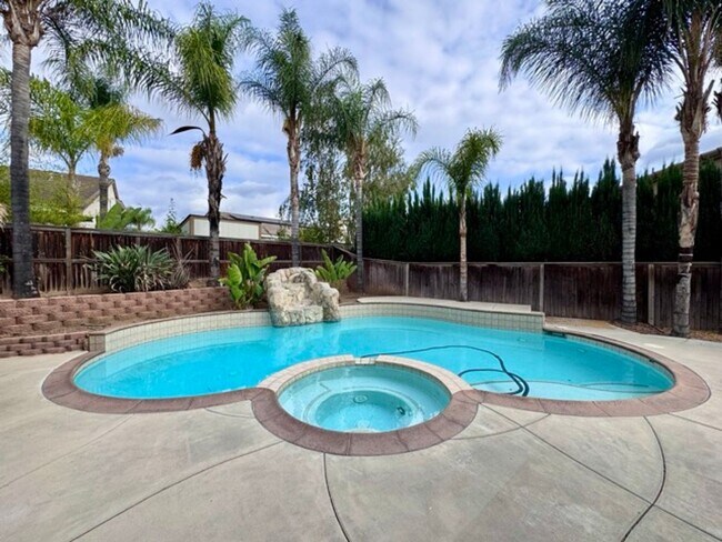 Building Photo - Discover this beautifully upgraded 5 bedro...