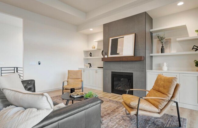 Building Photo - Luxury New Construction Five Bedroom Three...
