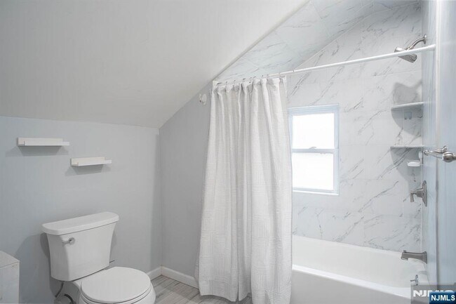 Building Photo - 94 Liberty St