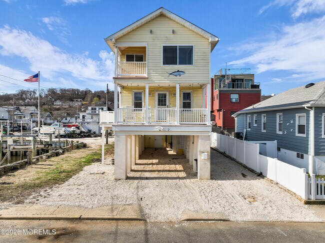 Building Photo - 2 Bedle Pl