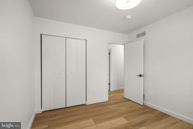 Building Photo - 1420 Gilbert Rd