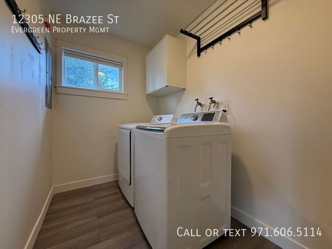 Building Photo - 12305 NE Brazee St