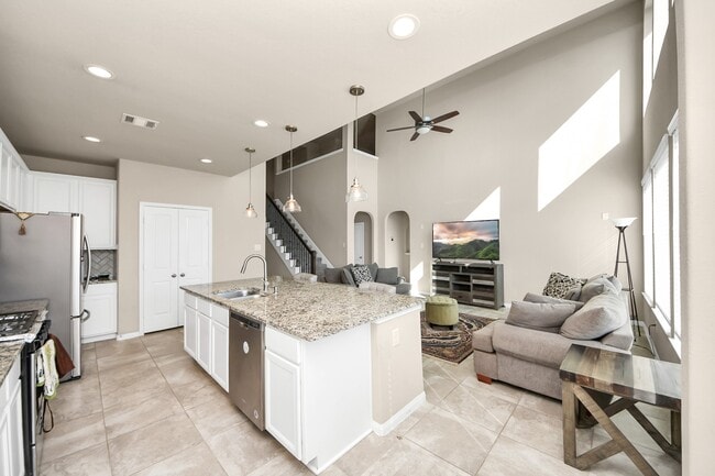 Building Photo - 29482 Westhope Dr