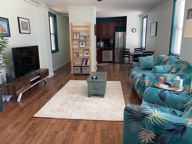 Living Room - 37 S Iowa Ave