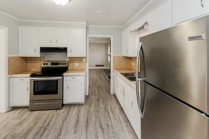 Building Photo - 112 Tillbury Dr