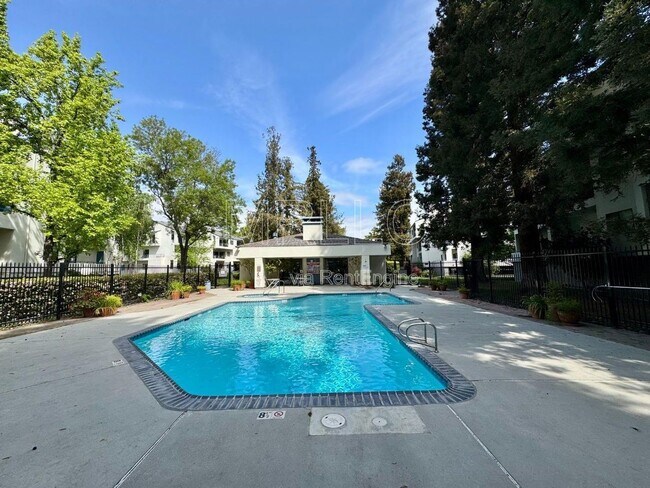 Building Photo - 4685 Albany Cir