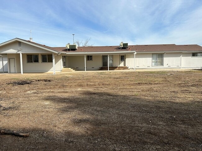 Building Photo - Rare opportunity to experience Country liv...