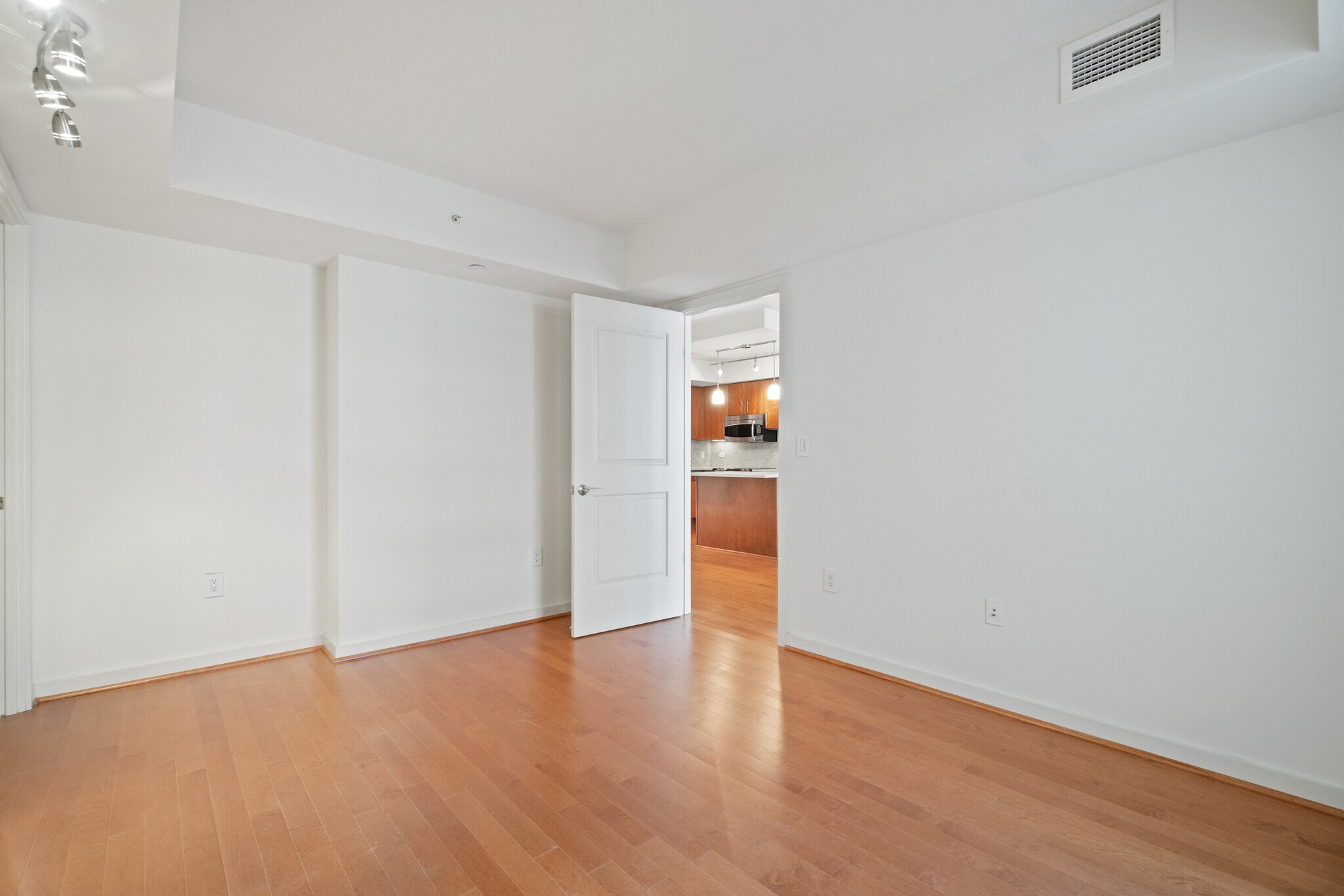 Hardwood Floors throughout - 1025 1st St SE
