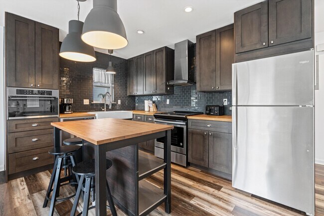 Building Photo - 9 3rd St