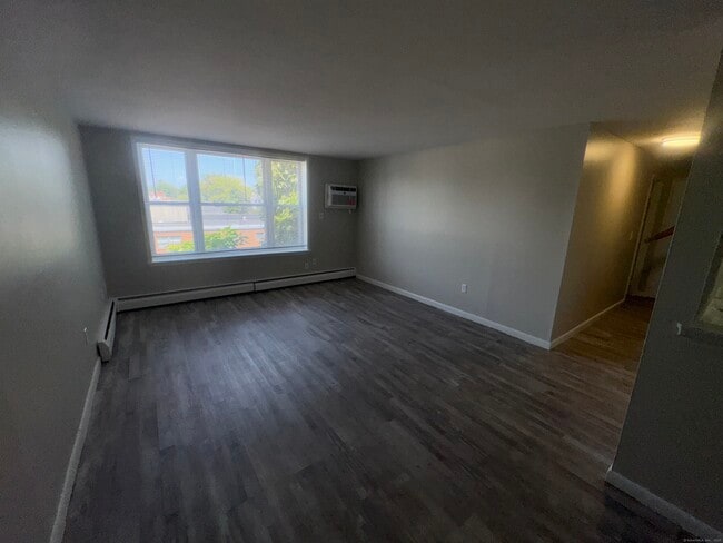 Building Photo - 891 West Blvd